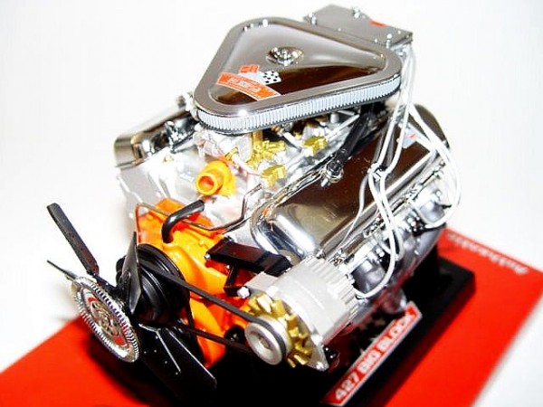 Modell-Motor V8 Chevy 427 Big Block L89 Tripower